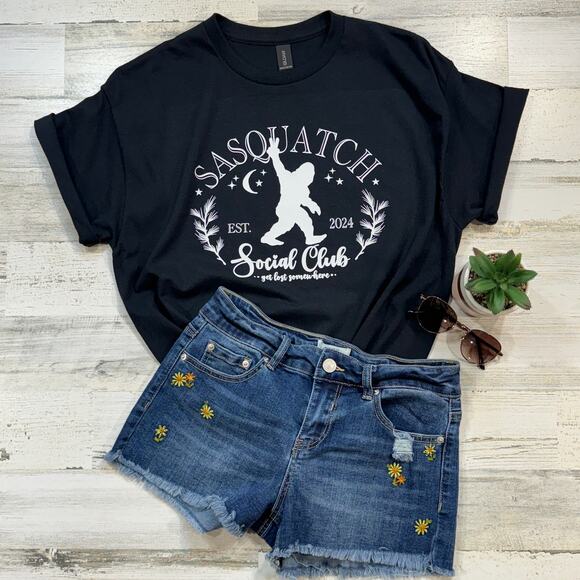 Sasquatch Social Club Women’s Large T-Shirt Short Sleeve Black - Picture 1 of 6